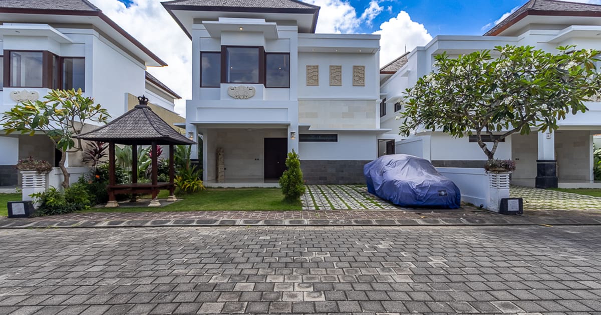 Freehold Property Luxurious Balinese Style House With Ricefield View in Denpasar Timur