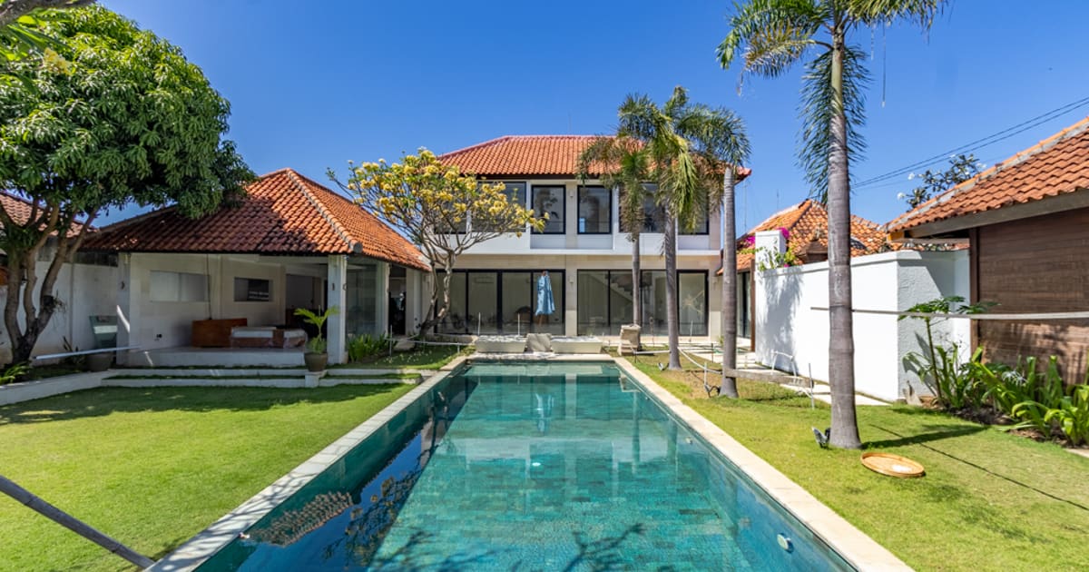Vila Hak Milik Villa Taman Besar 4br Di Sanur in Sanur Residential