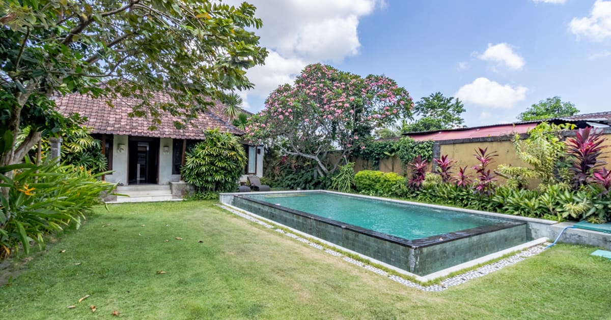 Freehold Villa Spacious 4br Ricefield View Villa In Cekomaria in Denpasar Utara