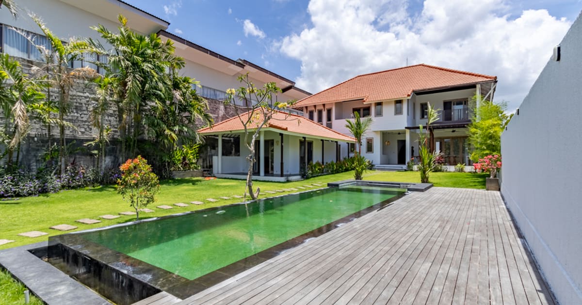 Leasehold Villa Spacious 5br Villa In Seminyak in Seminyak