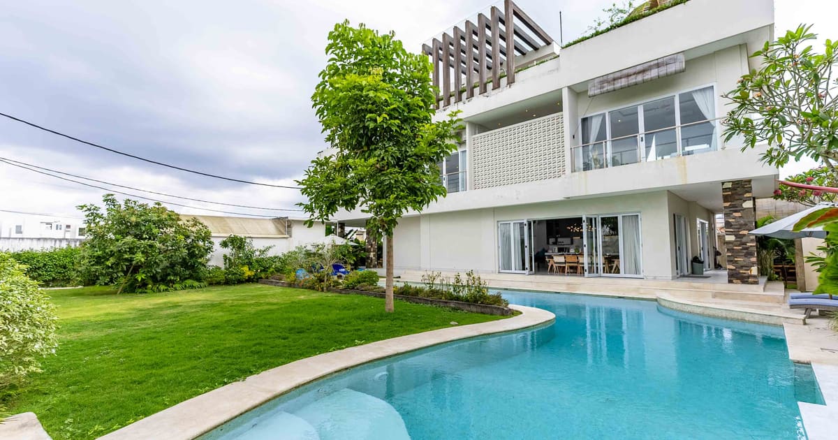 Freehold Villa Modern Luxurious Villa In Cemagi By The Beach in Cemagi