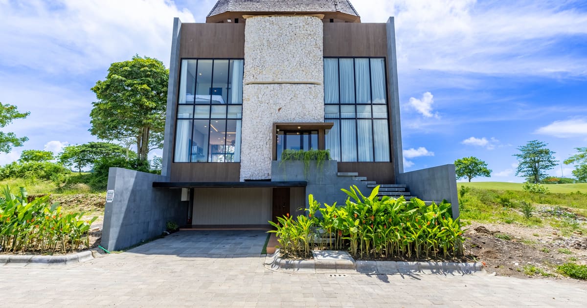 Freehold Villa Good Investment Luxury Golfside Villa In Pecatu in Pecatu