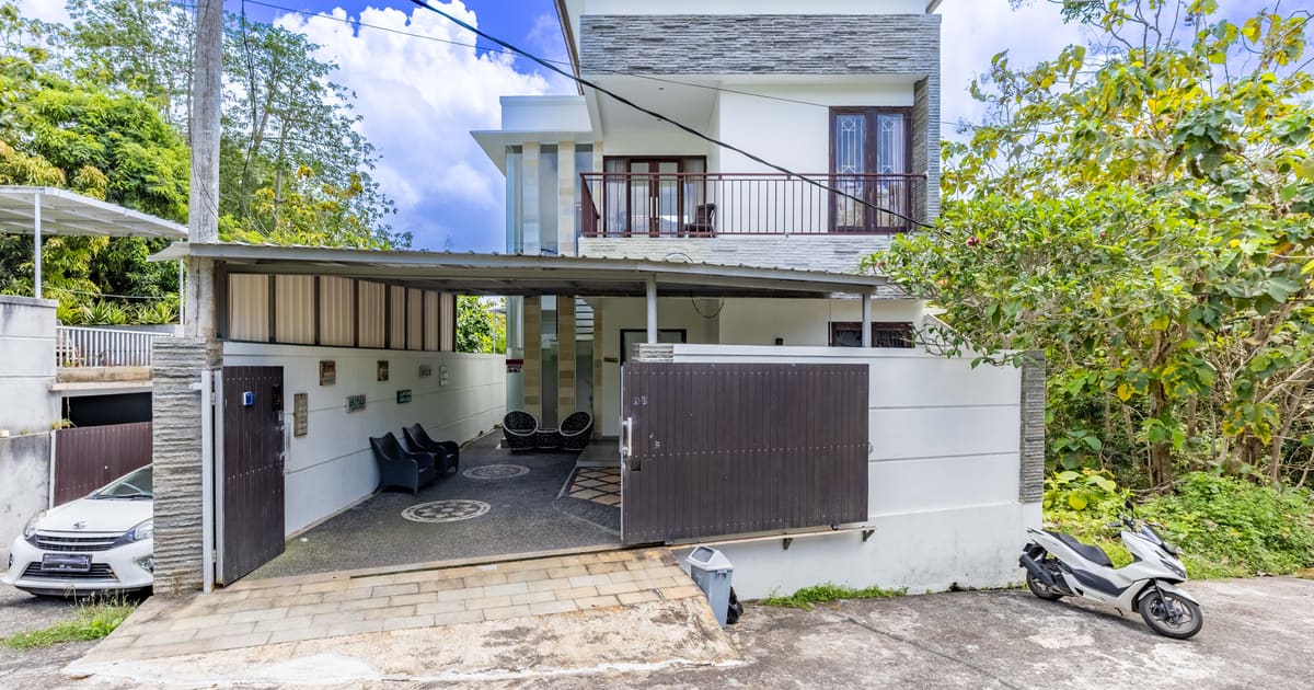 Freehold Property Modern Family Home With Rooftop Bathtub Oasis In Ungasan in Ungasan