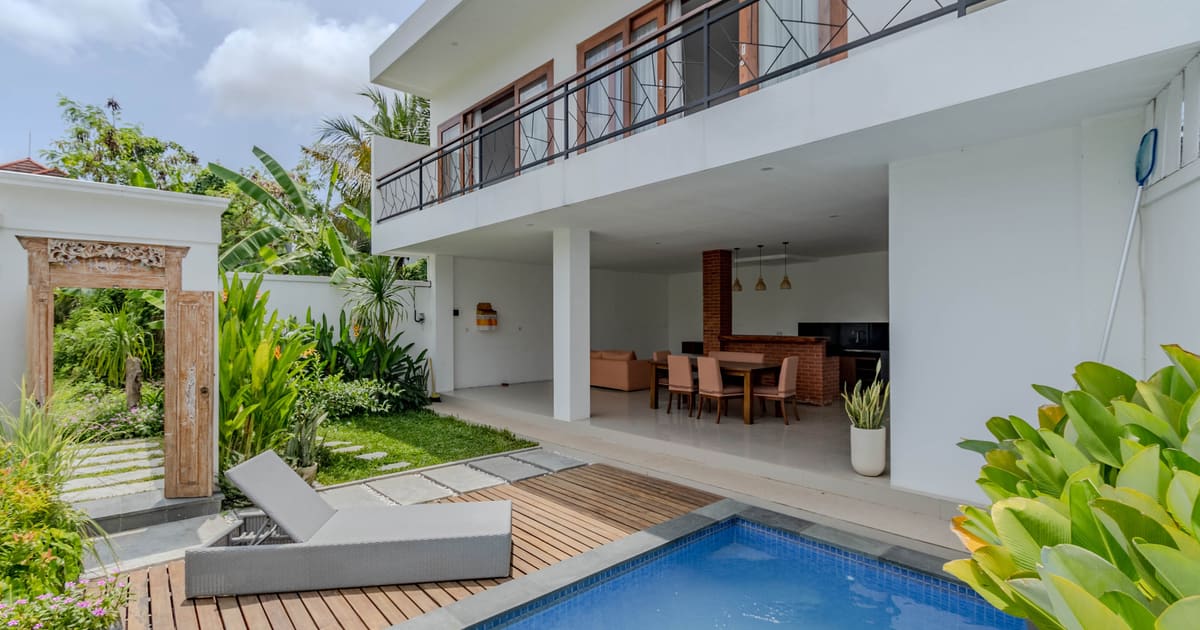 Vila Hak Milik Villa Modern 2kt Dengan Kolam Renang & Taman Tropis Yang Rimbun Di Cepaka in Canggu