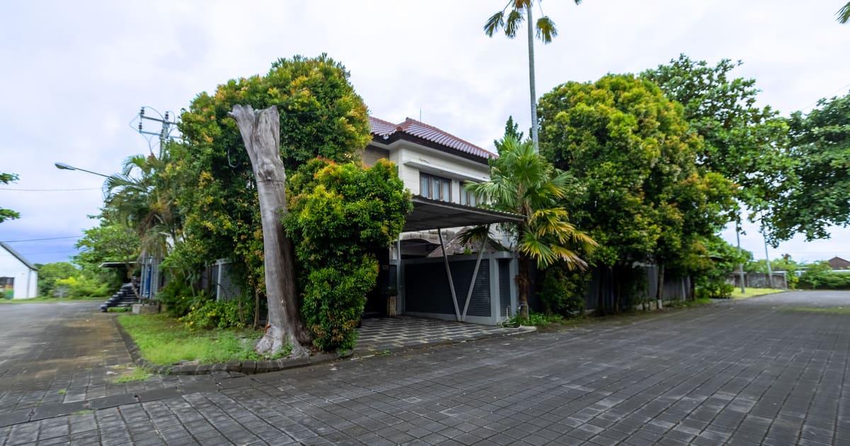 Freehold Property Spacious 2+1 Bedroom Home In Sunset Road  in Denpasar Selatan