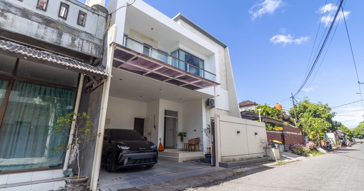 Properti Hak Milik Spacious 4+1 Bedroom Freehold Family Home With Modern Layout in Jimbaran