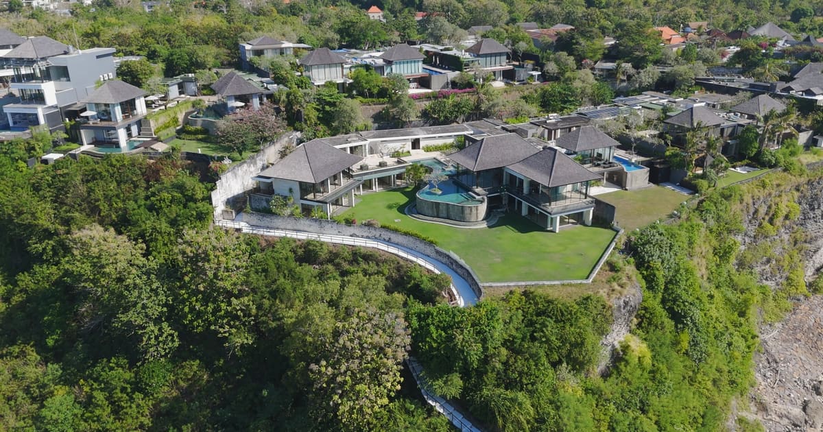 Freehold Villa Freehold Clifffront Luxury Villa With Panoramic Ocean View – Balangan in Balangan