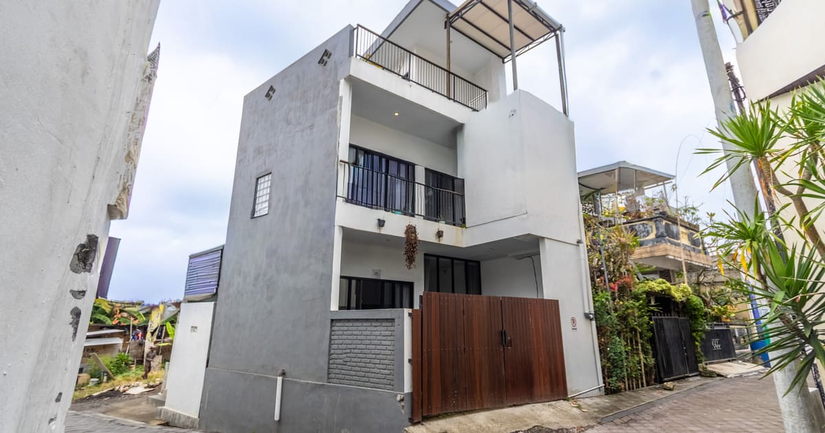 Freehold Property Freehold 3 Bedroom Modern Townhouse In Berawa Canggu – Fully Furnished in Berawa