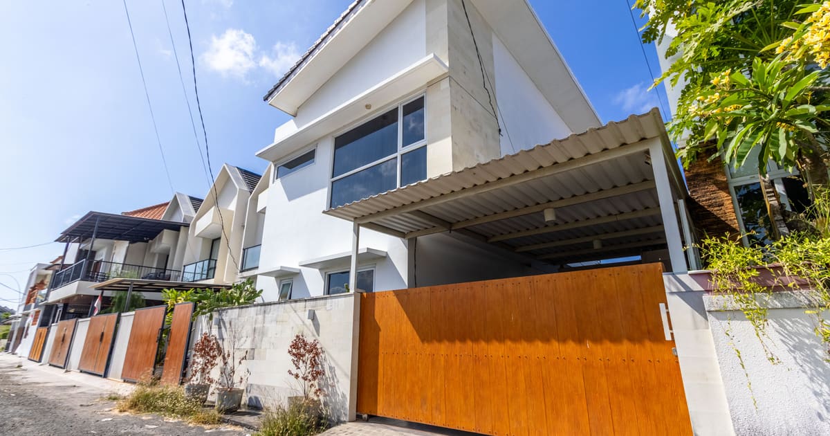 Properti Hak Milik Rumah Modern 2 Lantai Dengan Pemandangan Sawah Di Tukad Balian in Renon