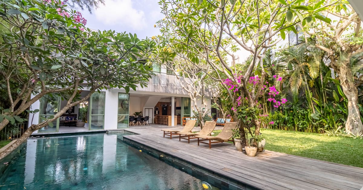Vila Hak Milik Villa Modern Tropis Di Tumbak Bayuh | Shm | Fully Furnished | Luas Tanah 550 M² in Tumbak Bayuh