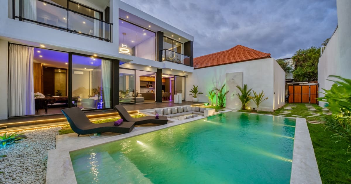 Leasehold Villa Modern Luxury 3-Bedroom Villa With Sunken Lounge And Pool In Tibubeneng, Canggu in Canggu
