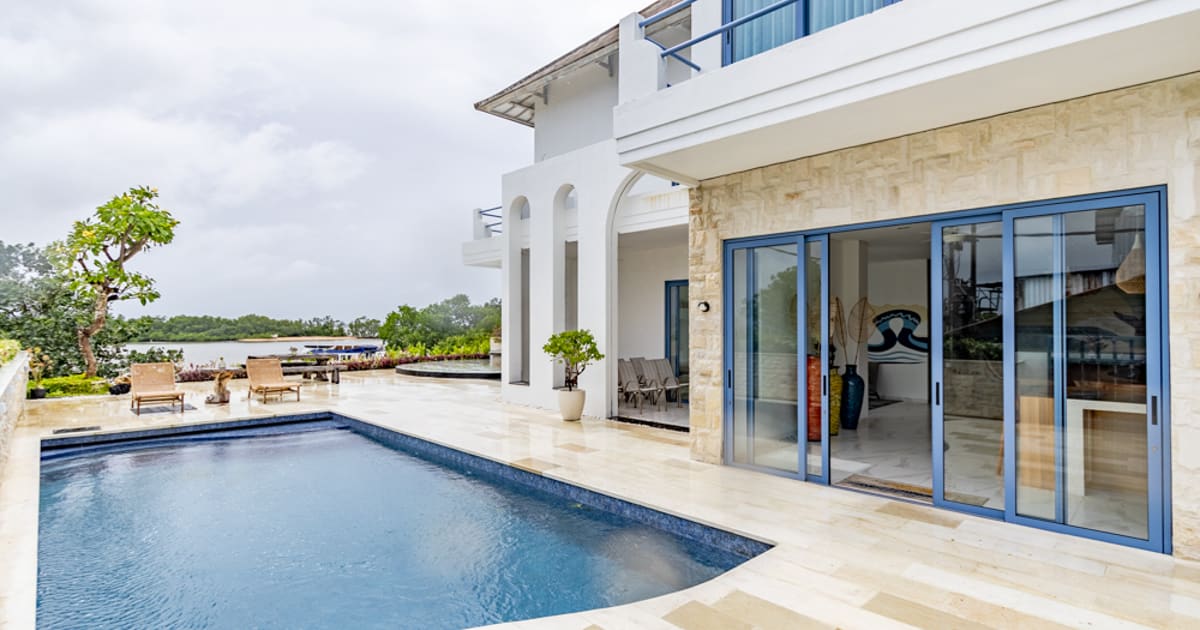 Vila Hak Milik Villa Santorini Depan Pantai 4br Di Nusa Dua in Nusa Dua