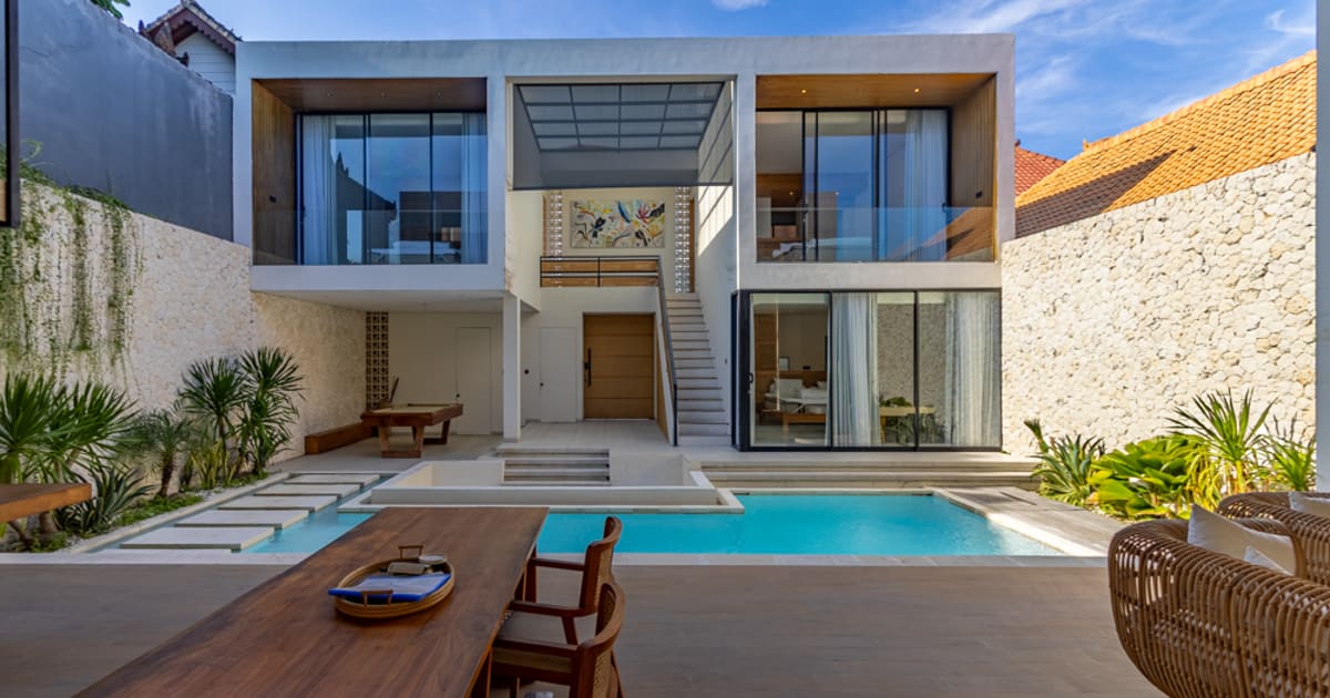 Freehold Villa Modern Tropical Courtyard Villa In Cemagi in Cemagi