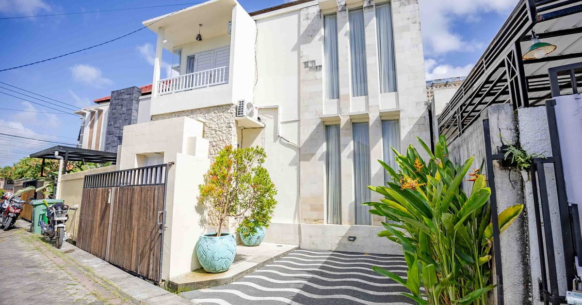 Freehold Property Modern Tropical 3 Br House In Jimbaran in Jimbaran