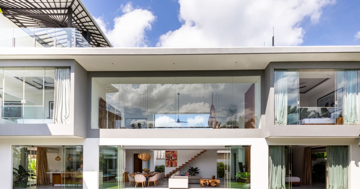 Leasehold Villa Luxurious 5br Villa In Beachside Canggu in Canggu